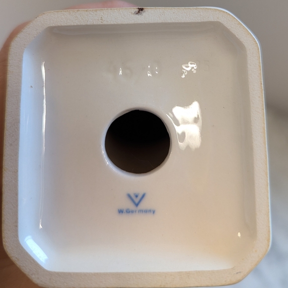 Vintage Goebel Hummel Praying Madonna Virgin Mary Figurine - Picture 8 of 9